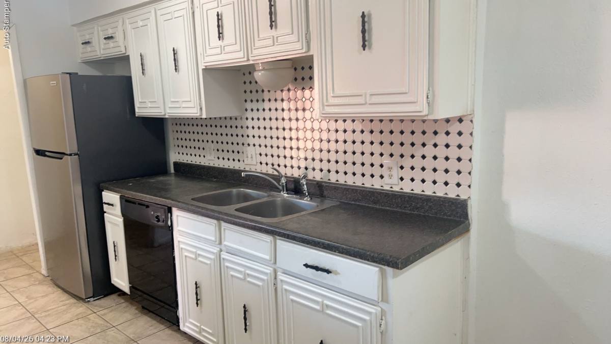 Townhouse for rent at 109 Kevin Lane, Arlington, TX 76014