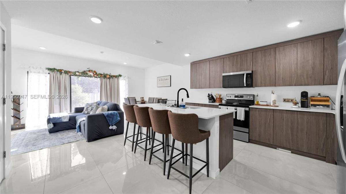 Townhouse for rent at 417 NW 13th Court, Homestead, FL 33034