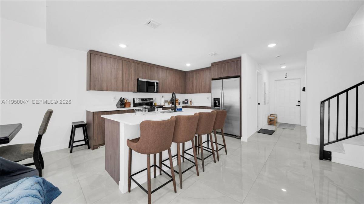 Townhouse for rent at 417 NW 13th Court, Homestead, FL 33034