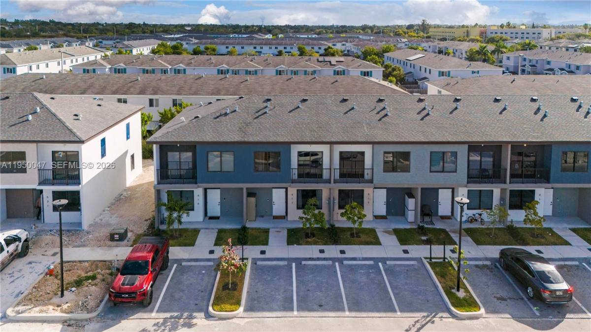 Townhouse for rent at 417 NW 13th Court, Homestead, FL 33034