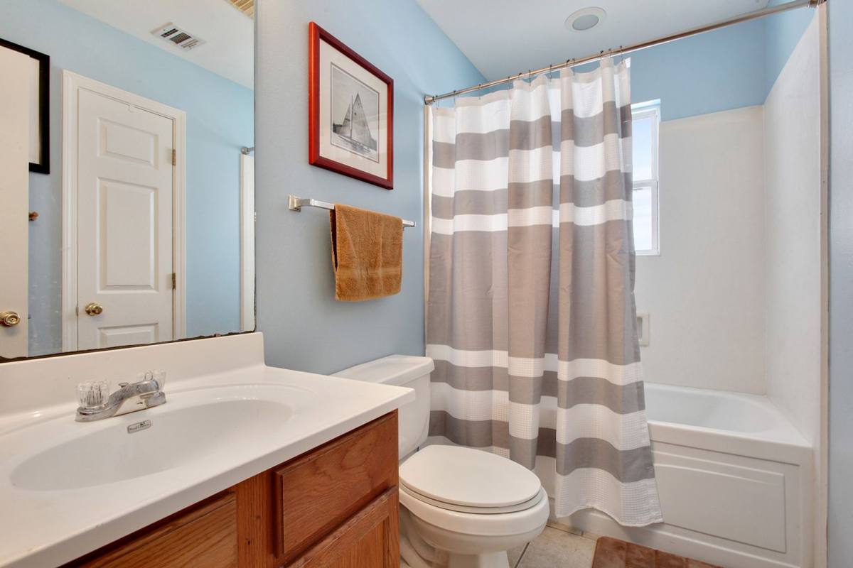 Apartment for rent at 803 Felicity St, New Orleans, LA 70130