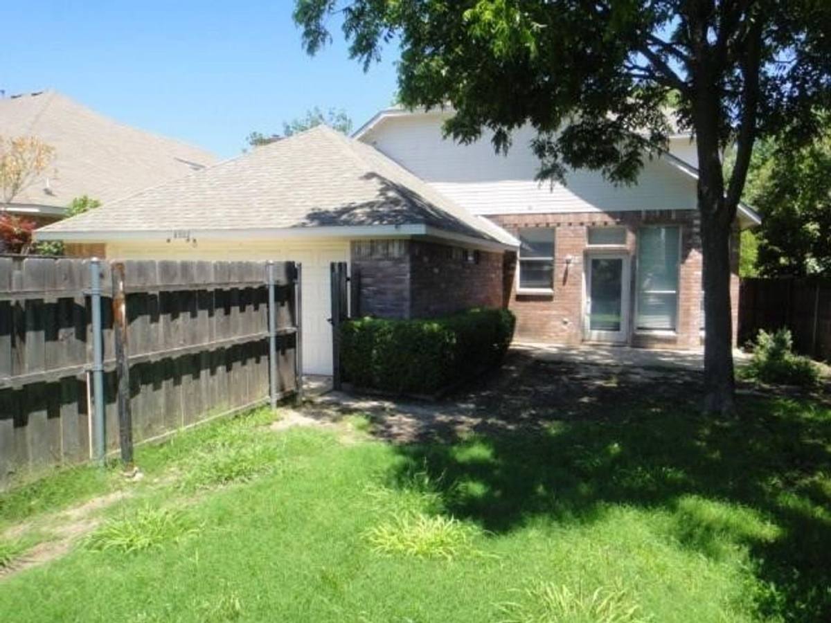 House for rent at 8902 Bayshore Lane, Rowlett, TX 75088