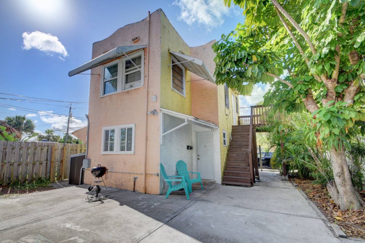 Apartment for rent at 325 N L St Apt- Lowe, Lake Worth Beach, FL 33460