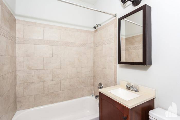 Apartment for rent at 815 W Cornelia Ave #108, Chicago, IL 60657