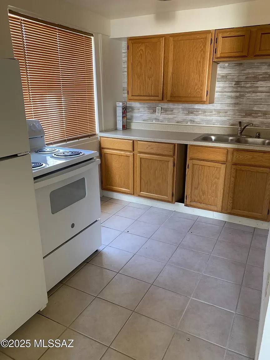 Townhouse for rent at 5754 E 28th St, Tucson, AZ 85711