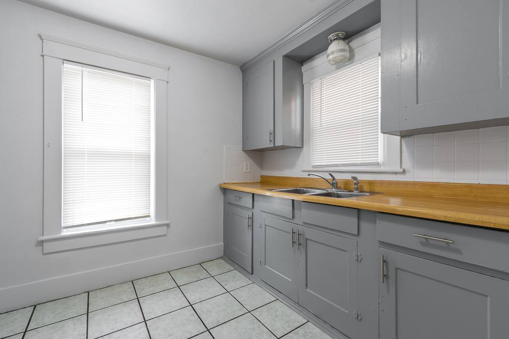 Apartment for rent at 74 7th St NW #UP, Barberton, OH 44203