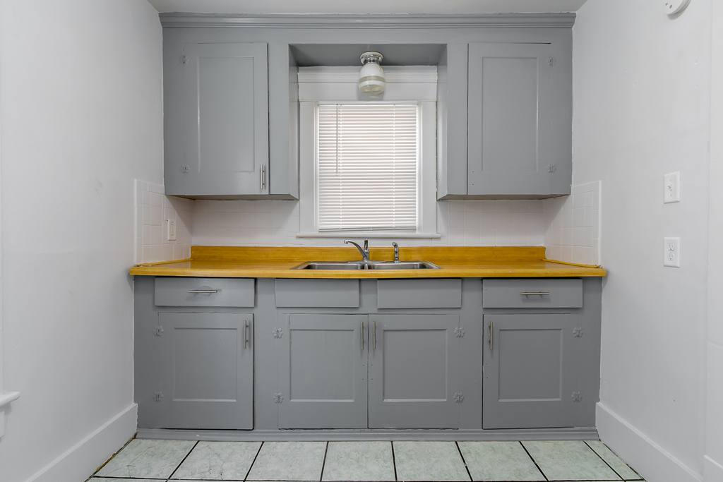 Apartment for rent at 74 7th St NW #UP, Barberton, OH 44203