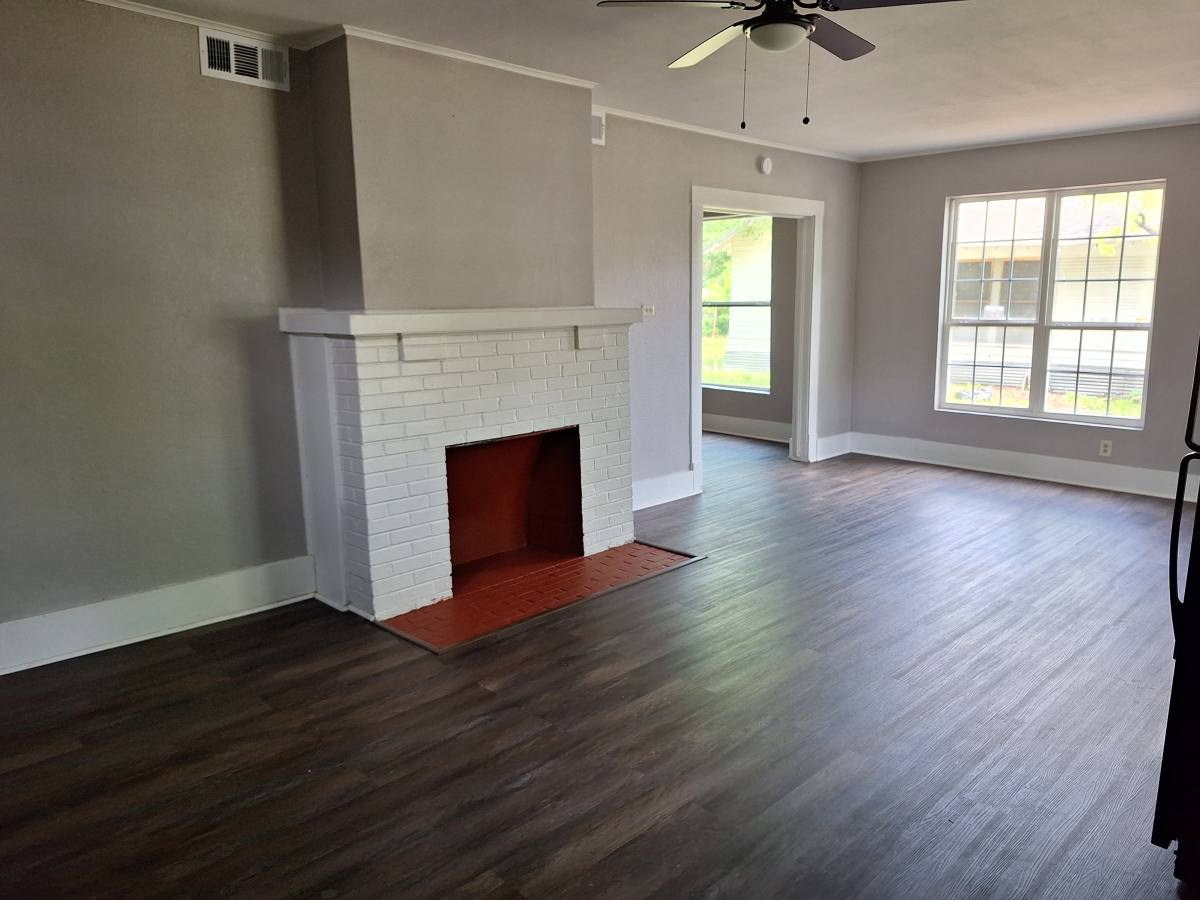 House for rent at 1918 W Collin St, Corsicana, TX 75110