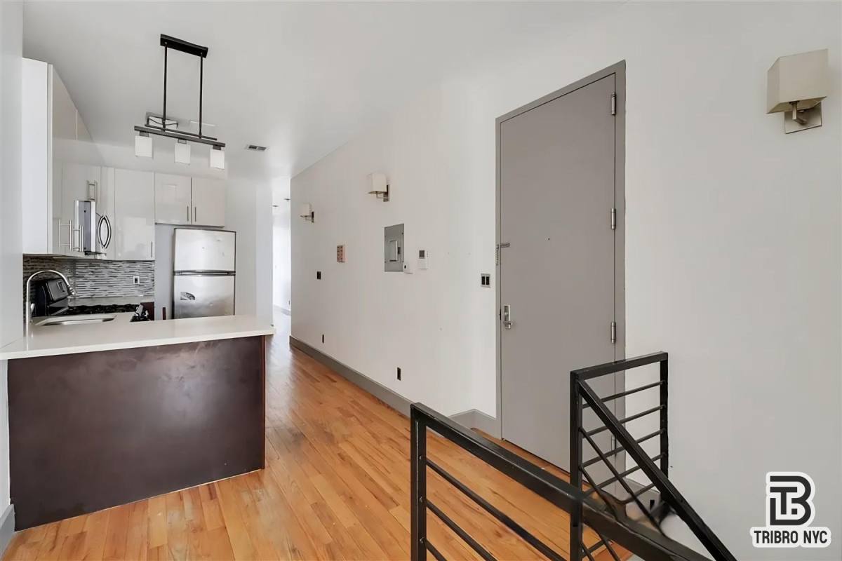 Apartment for rent at 81A Cornelia St #1B, Brooklyn, NY 11221