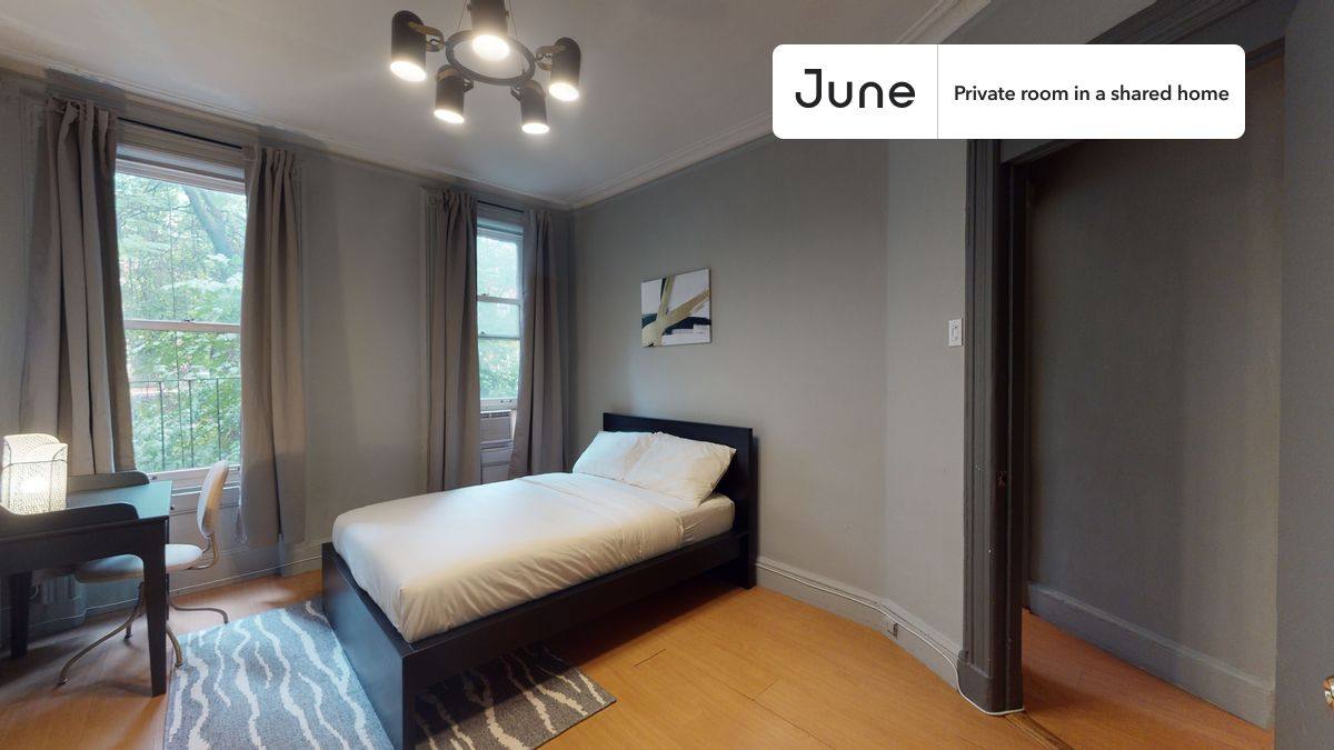 Apartment for rent at 336 W 47th St #2A, New York, NY 10036