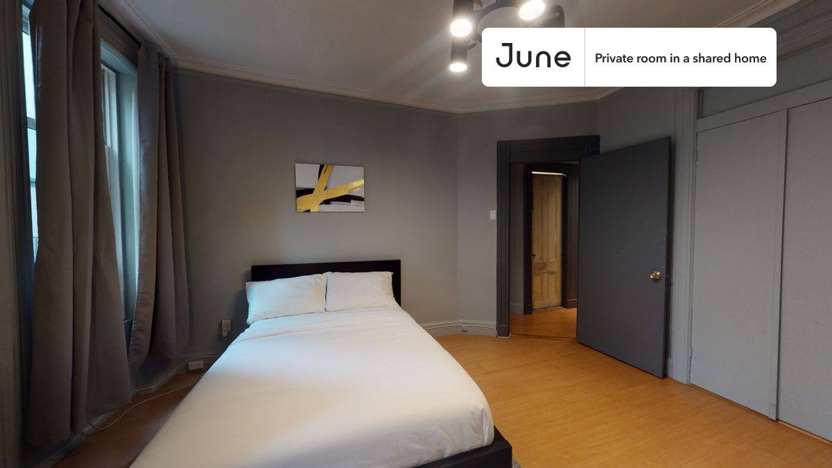 Apartment for rent at 336 W 47th St #2A, New York, NY 10036