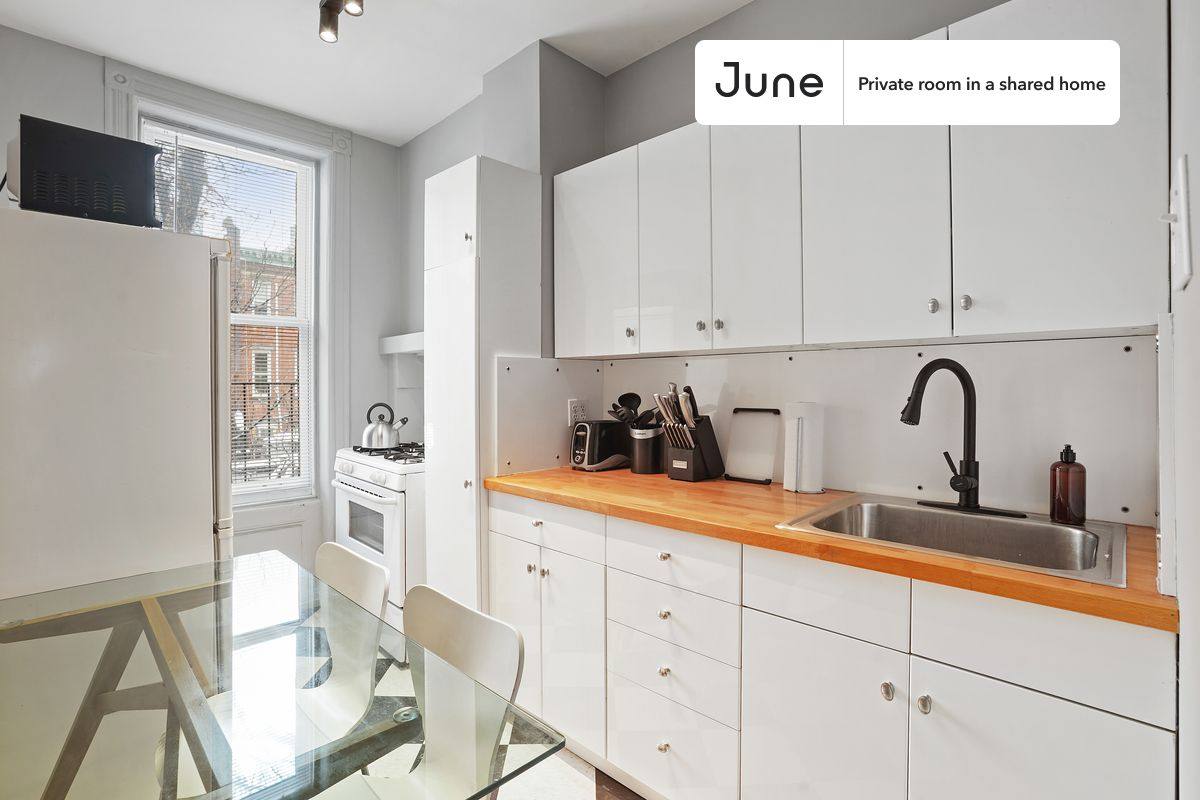 Apartment for rent at 336 W 47th St #2A, New York, NY 10036