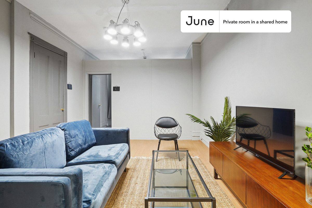 Apartment for rent at 336 W 47th St #2A, New York, NY 10036