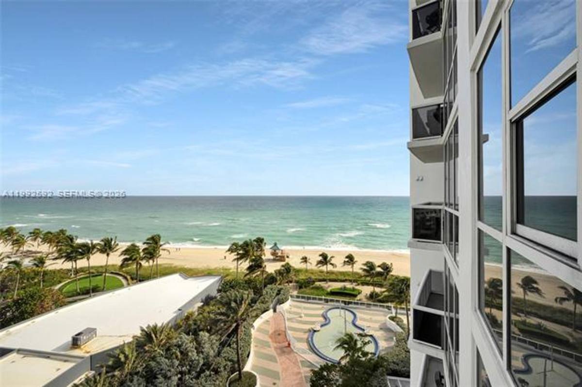 Apartment for rent at 18201 Collins Ave, North Miami Beach, FL 33160