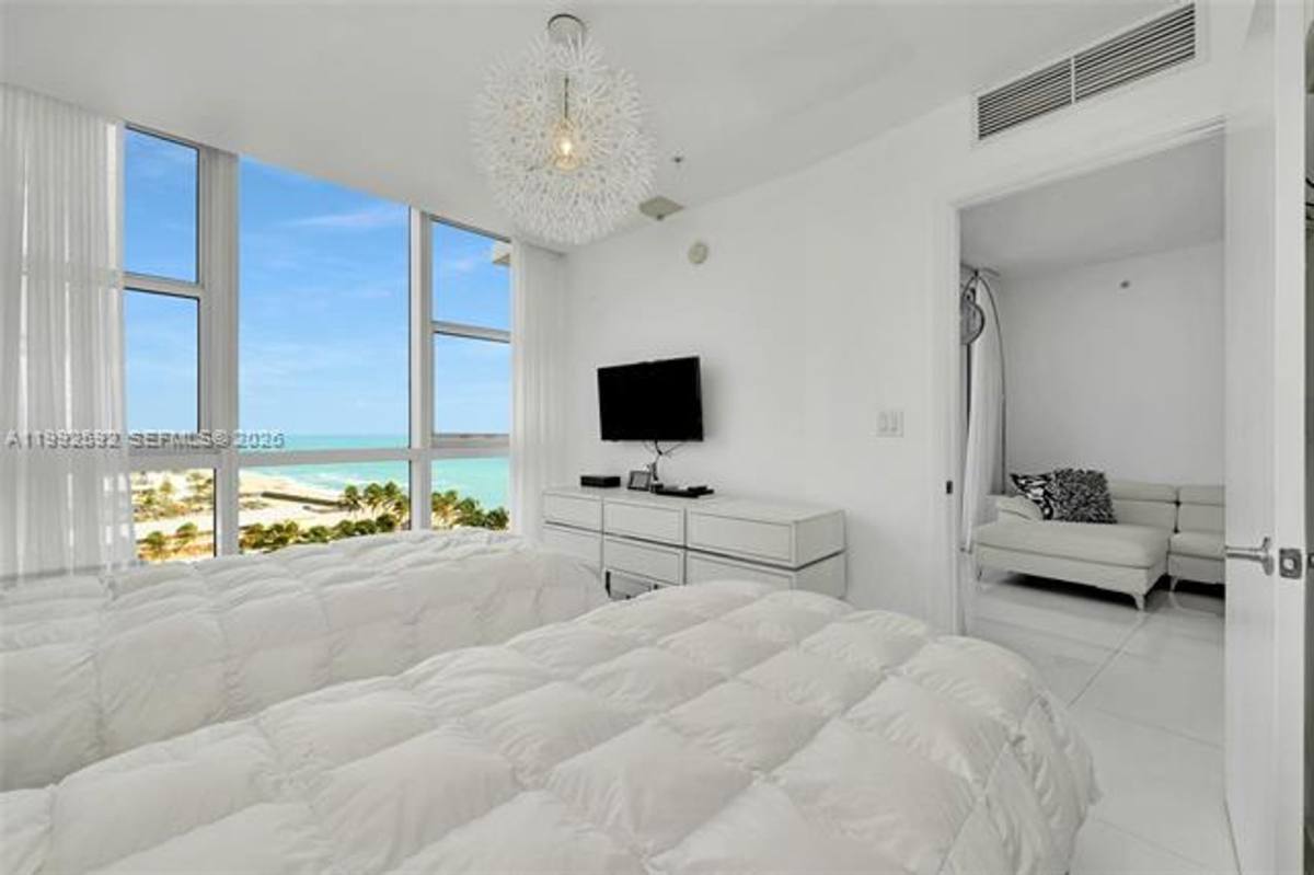 Apartment for rent at 18201 Collins Ave, North Miami Beach, FL 33160