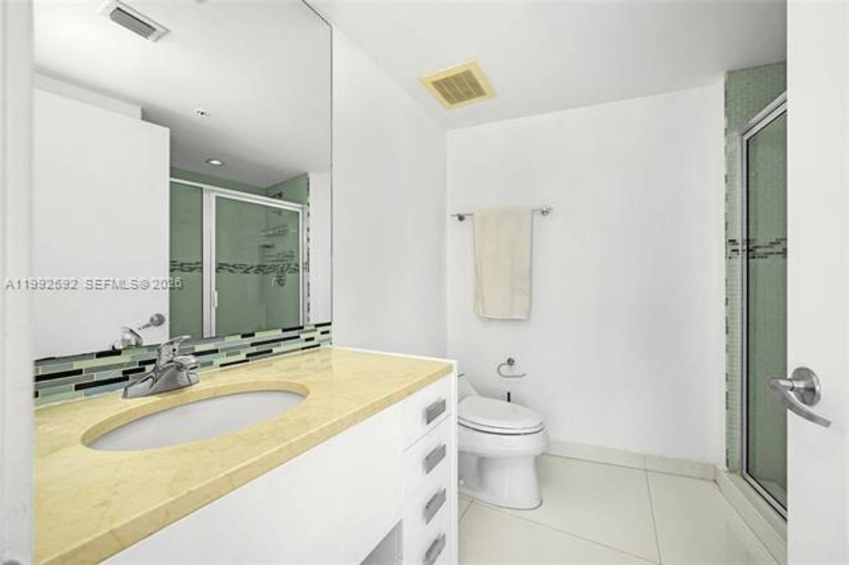 Apartment for rent at 18201 Collins Ave, North Miami Beach, FL 33160