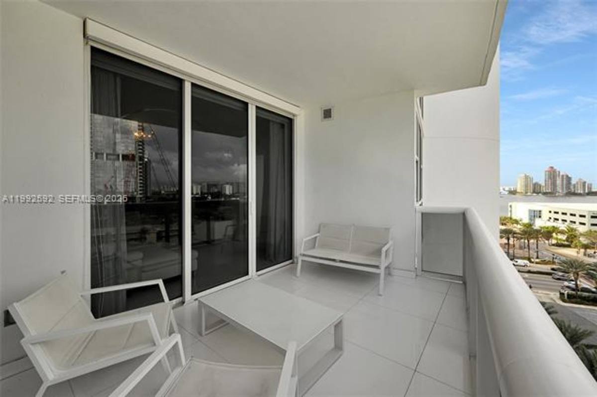 Apartment for rent at 18201 Collins Ave, North Miami Beach, FL 33160