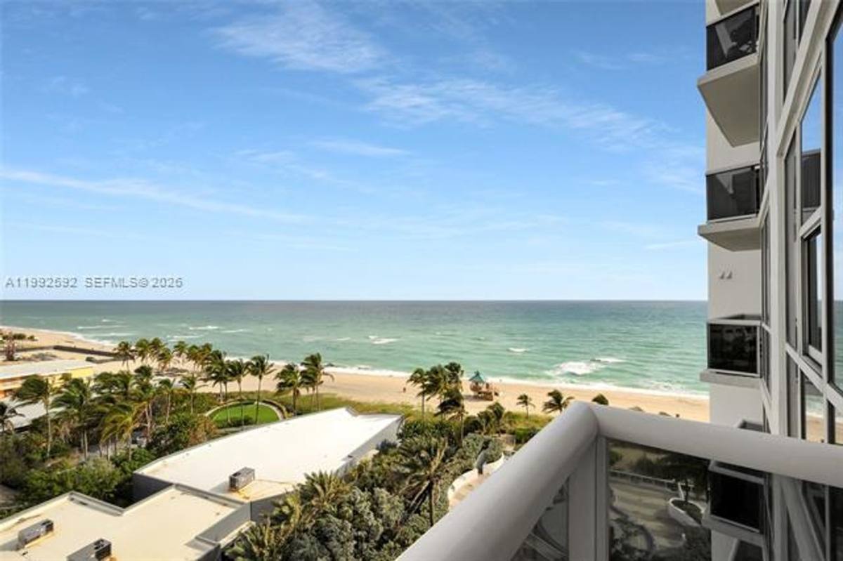 Apartment for rent at 18201 Collins Ave, North Miami Beach, FL 33160