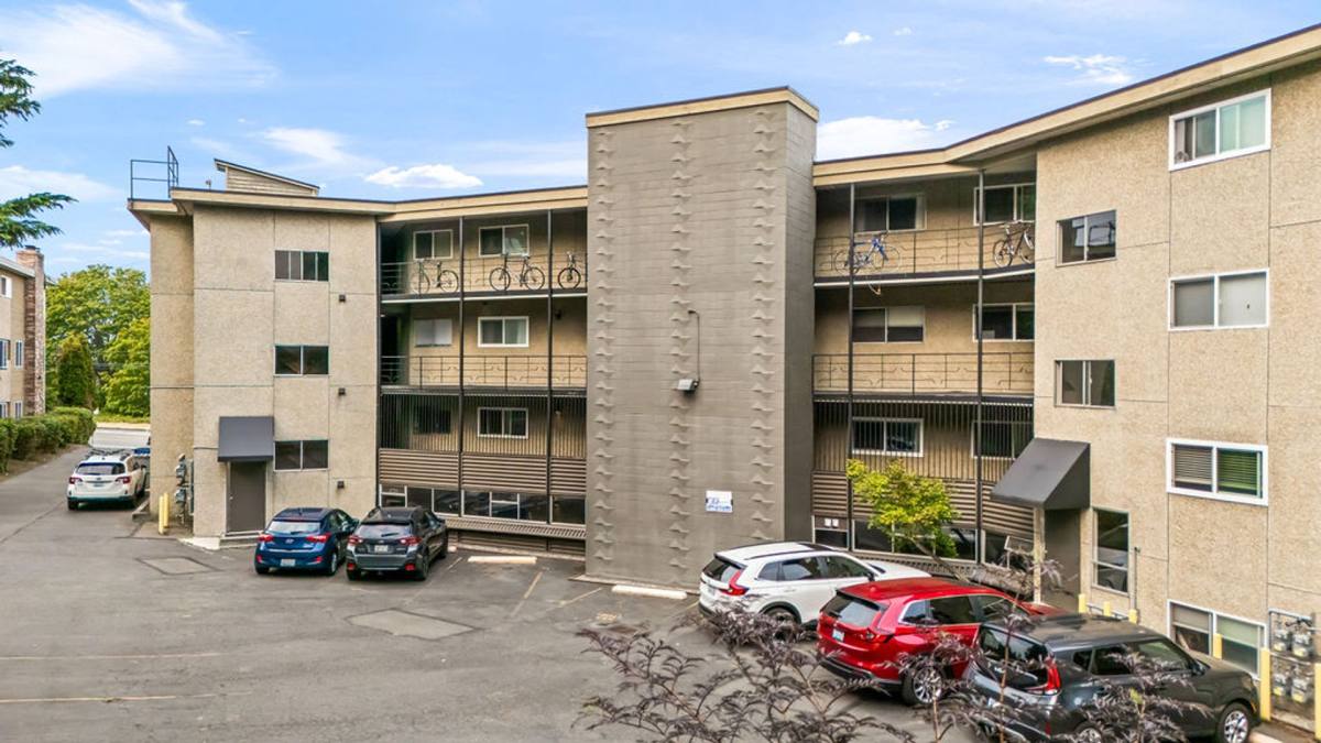 Apartment for rent at 4051 Gilman Ave W, Seattle, WA 98199