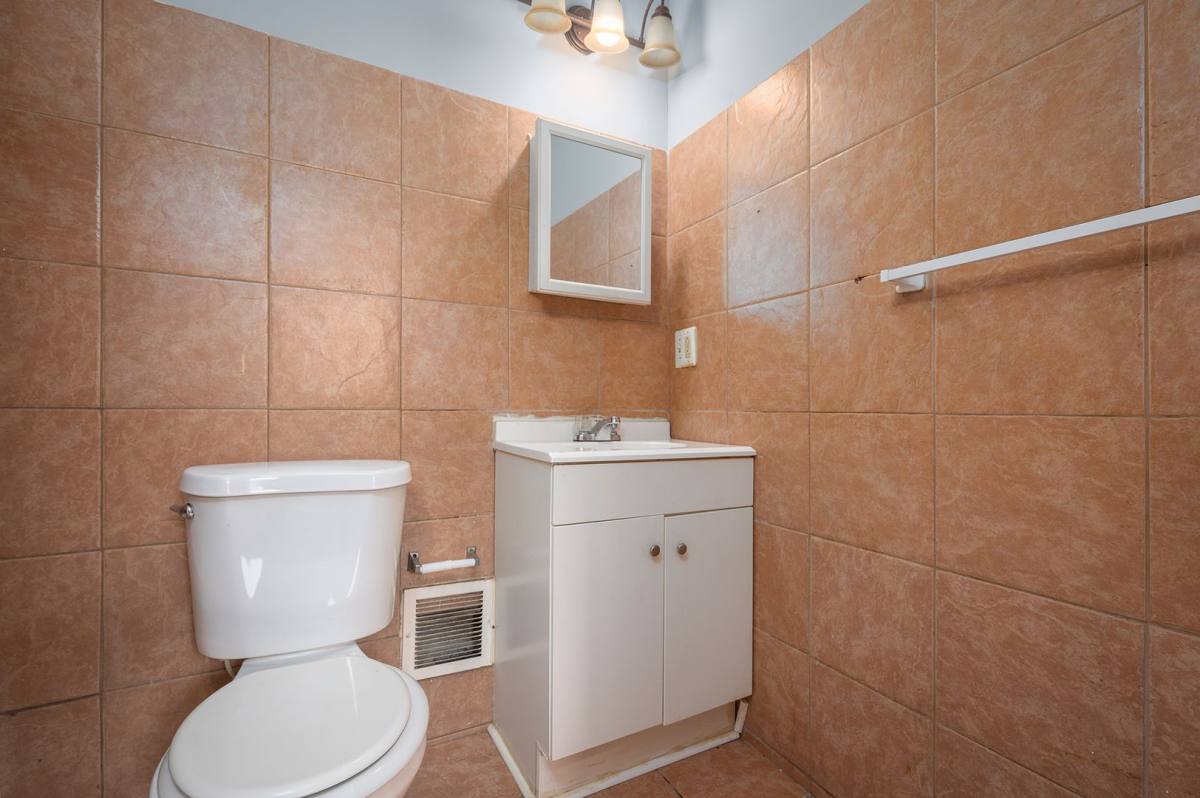 Townhouse for rent at 1562 N Woodyear St, Baltimore, MD 21217