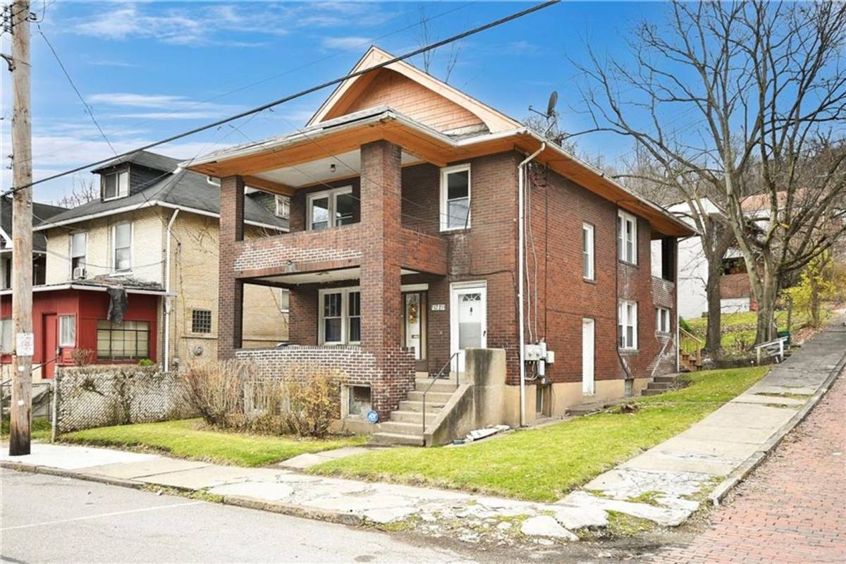 Apartment for rent at 1721 Montier St, Pittsburgh, PA 15221