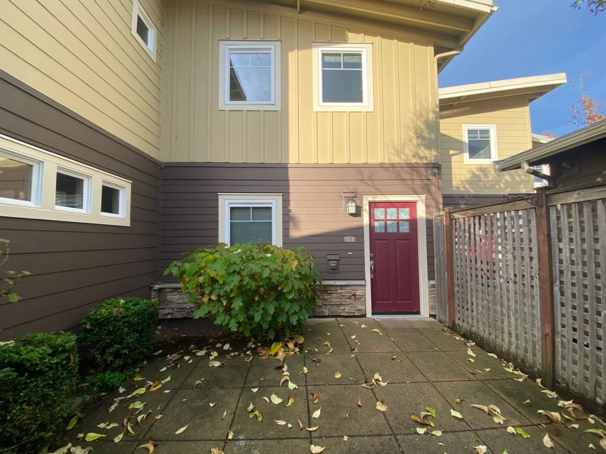 Townhouse for rent at 14487 147th Place NE, Woodinville, WA 98072