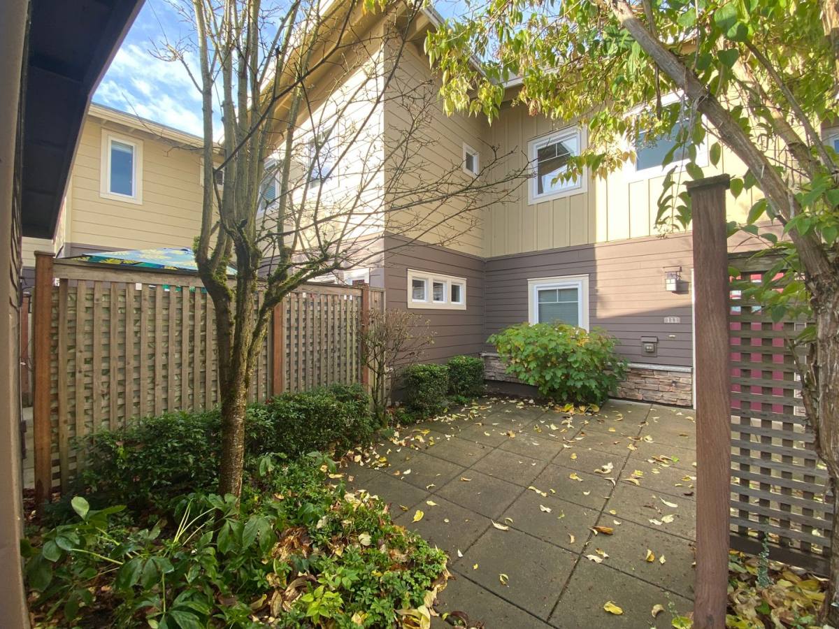 Townhouse for rent at 14487 147th Place NE, Woodinville, WA 98072