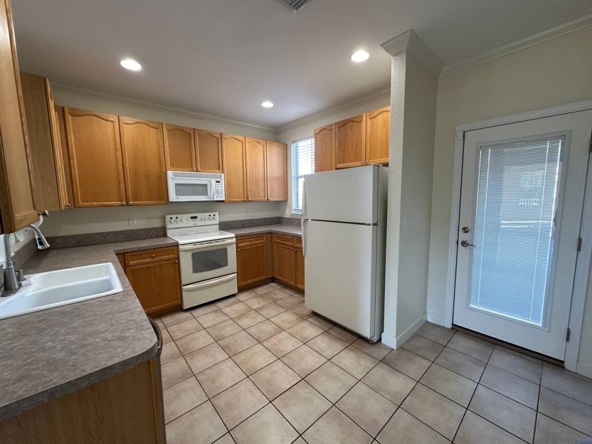 Apartment for rent at 3659 Longfellow Dr, Tallahassee, FL 32311