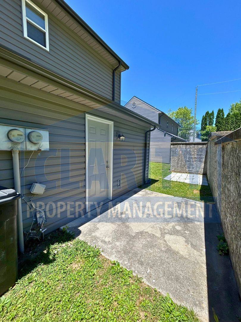 Townhouse for rent at 1922 Ohio Ave, Cleveland, TN 37311