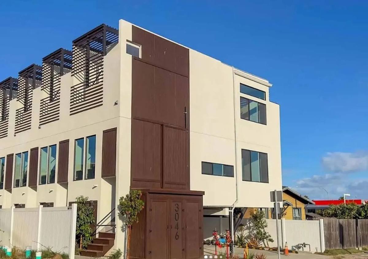 Apartment for rent at 3046 Nimitz Blvd, San Diego, CA 92106