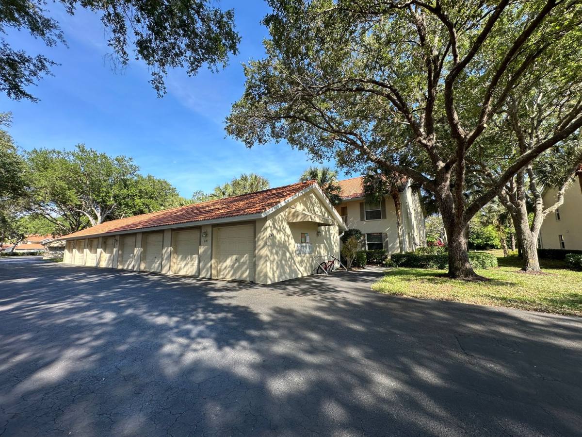 Apartment for rent at 241 Robin Hood Circle, Naples, FL 34104