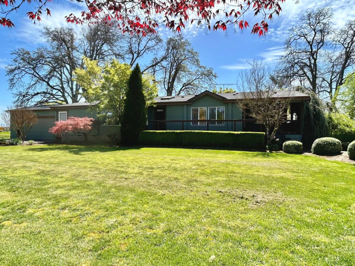 House for rent at 3210 Brooklake Rd NE, Salem, OR 97303