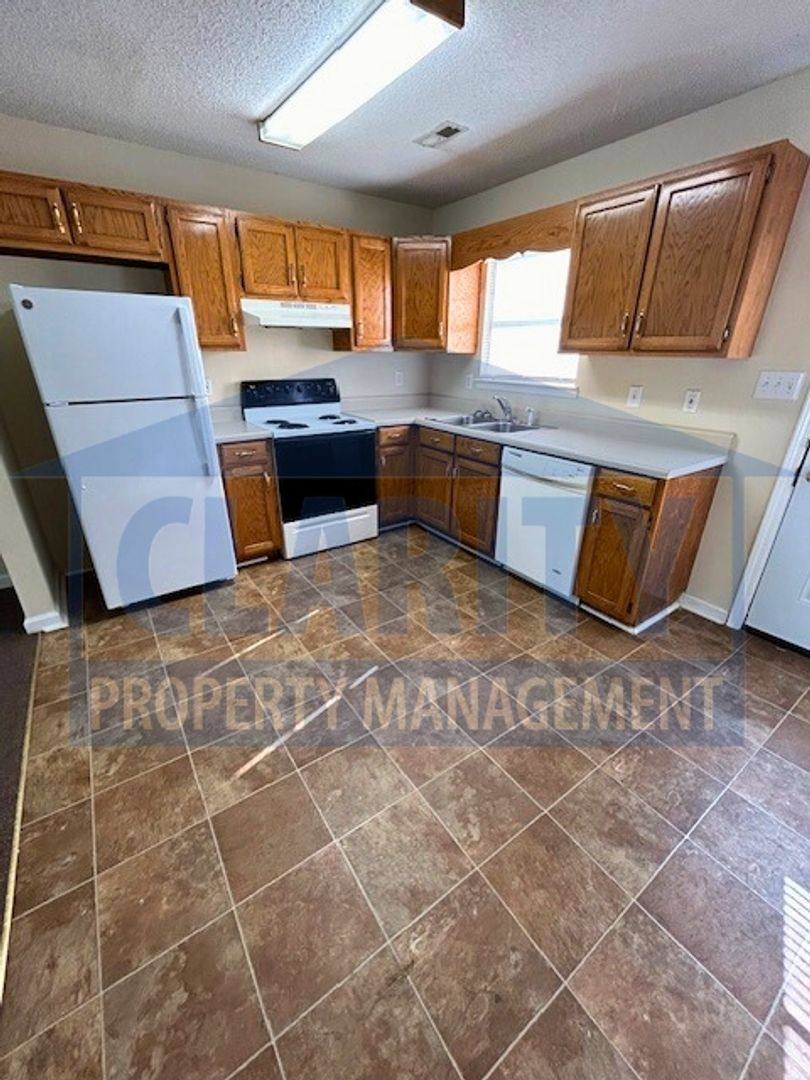 Townhouse for rent at 15th St NE, Cleveland, TN 37311