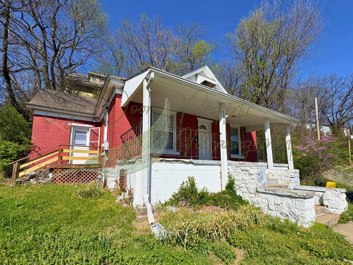 House for rent at 102 Kansas City Ave, Excelsior Springs, MO 64024
