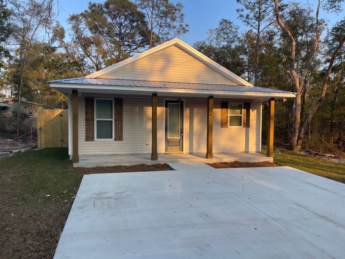 House for rent at 9 Lake Ellen Dr, Crawfordville, FL 32327