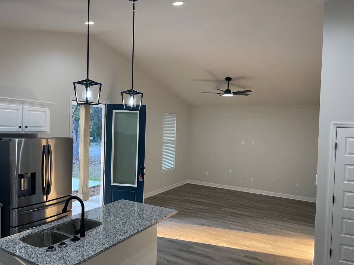 House for rent at 9 Lake Ellen Dr, Crawfordville, FL 32327