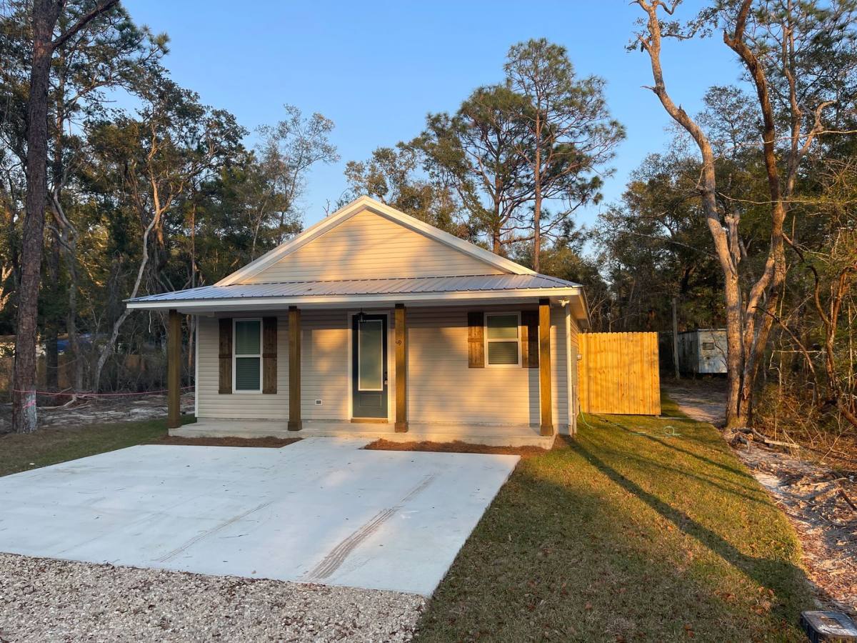 House for rent at 9 Lake Ellen Dr, Crawfordville, FL 32327
