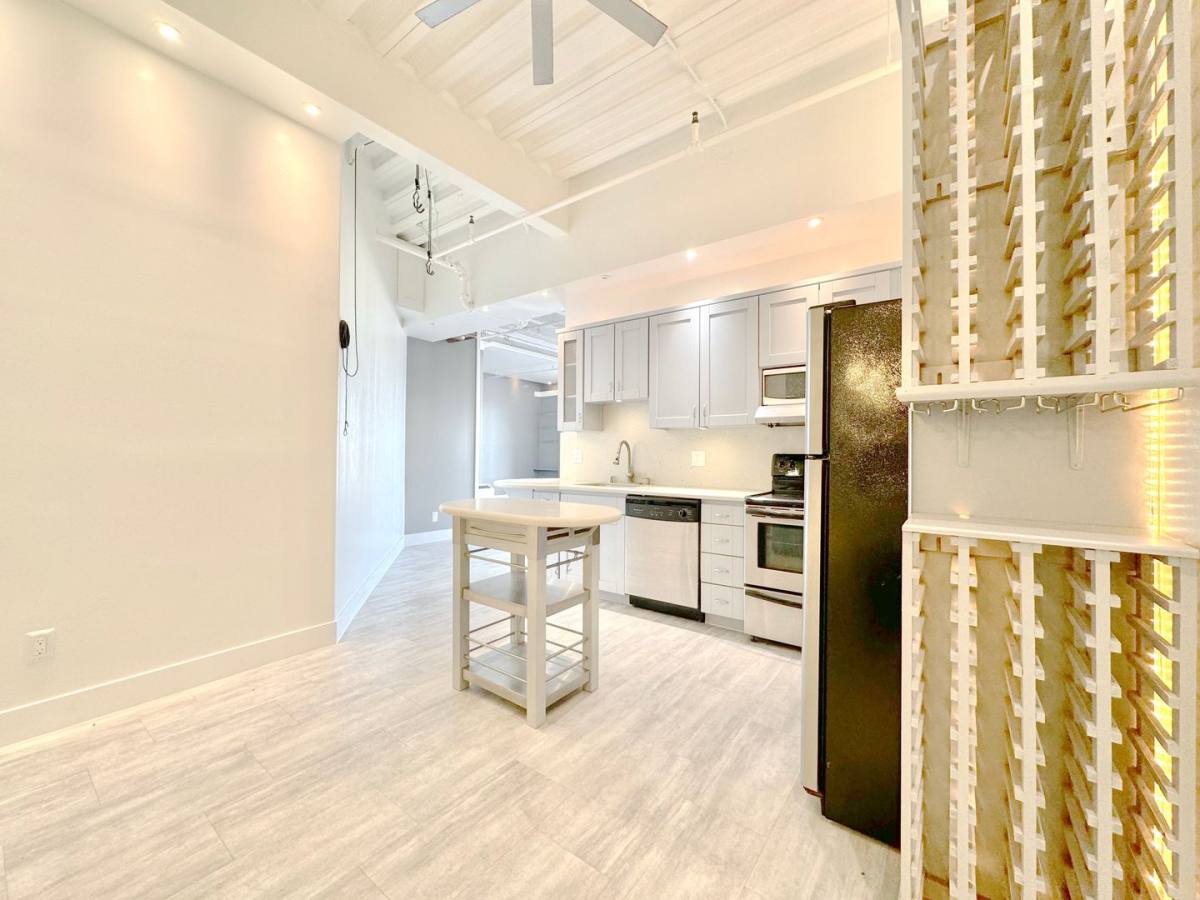 Apartment for rent at 312 W 5th St, Los Angeles, CA 90013