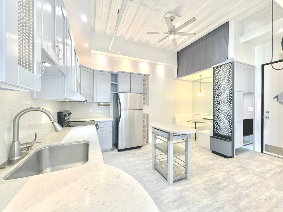Apartment for rent at 312 W 5th St, Los Angeles, CA 90013
