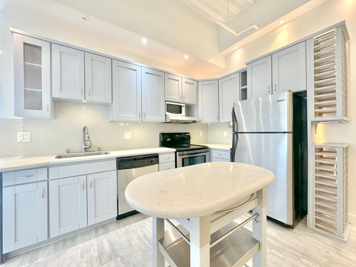 Apartment for rent at 312 W 5th St, Los Angeles, CA 90013