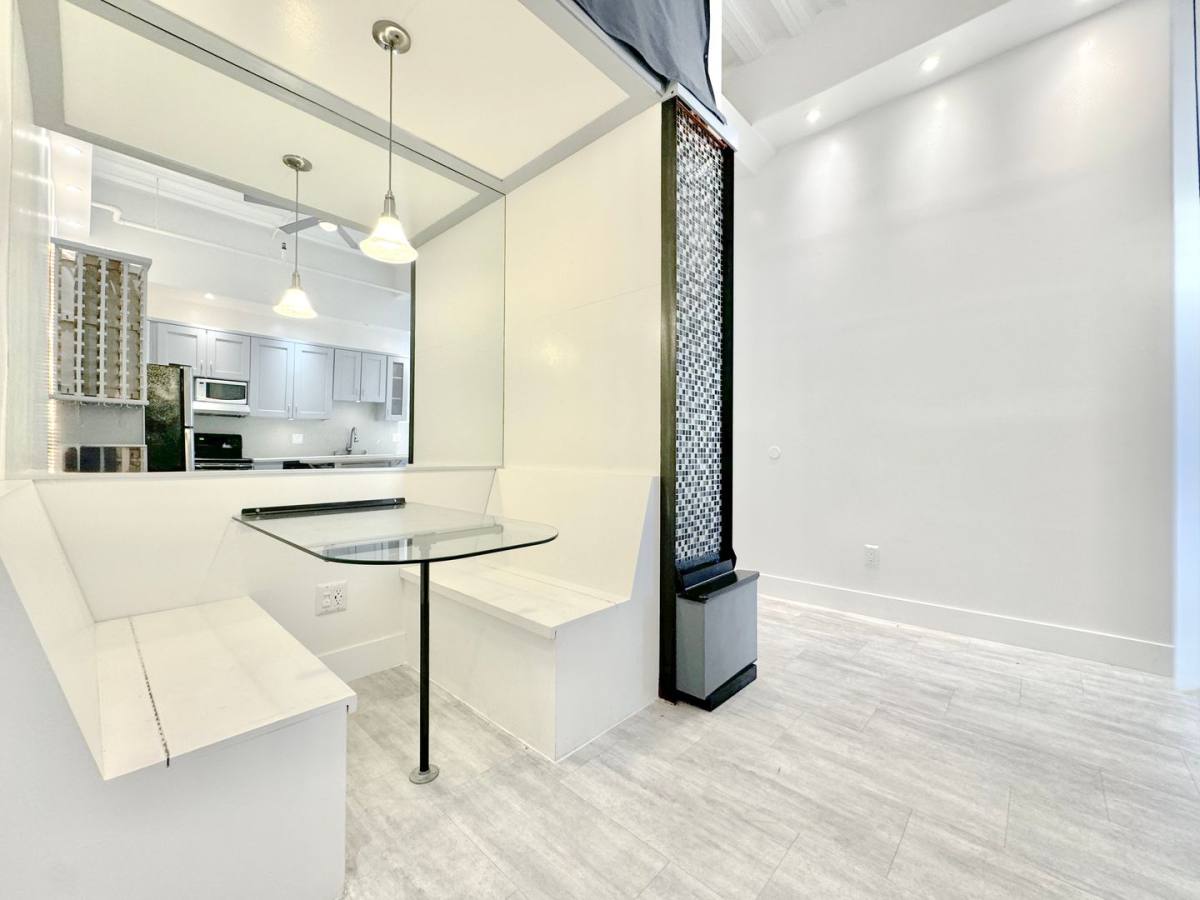 Apartment for rent at 312 W 5th St, Los Angeles, CA 90013