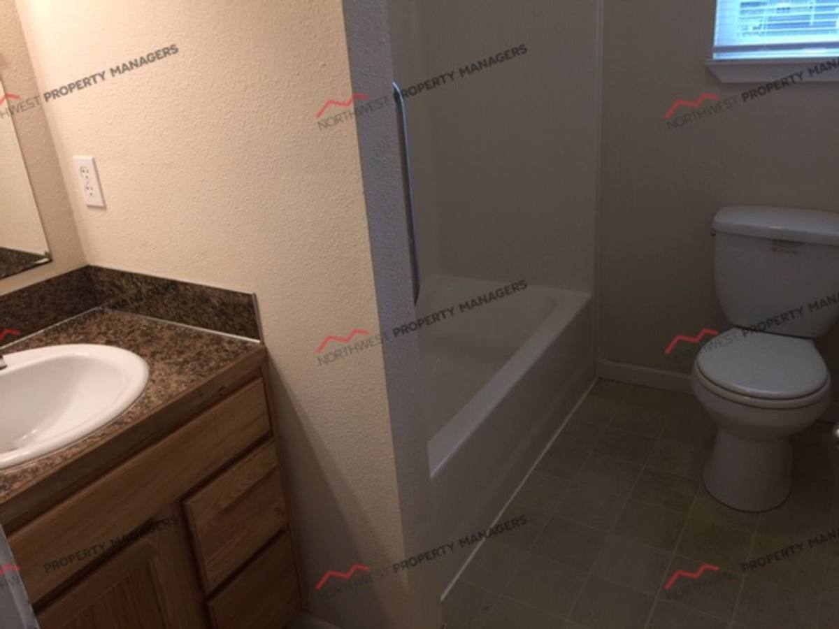 House for rent at 1107 Woodland Ave, Centralia, WA 98531
