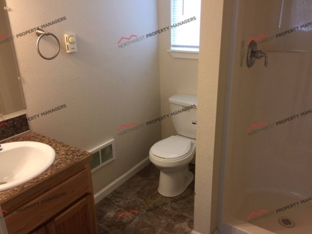 House for rent at 1107 Woodland Ave, Centralia, WA 98531