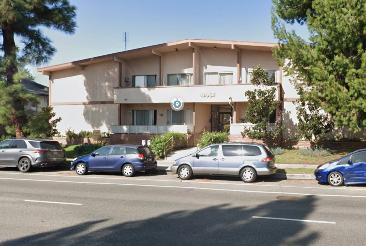Apartment for rent at 17951 Devonshire St, Northridge, CA 91325