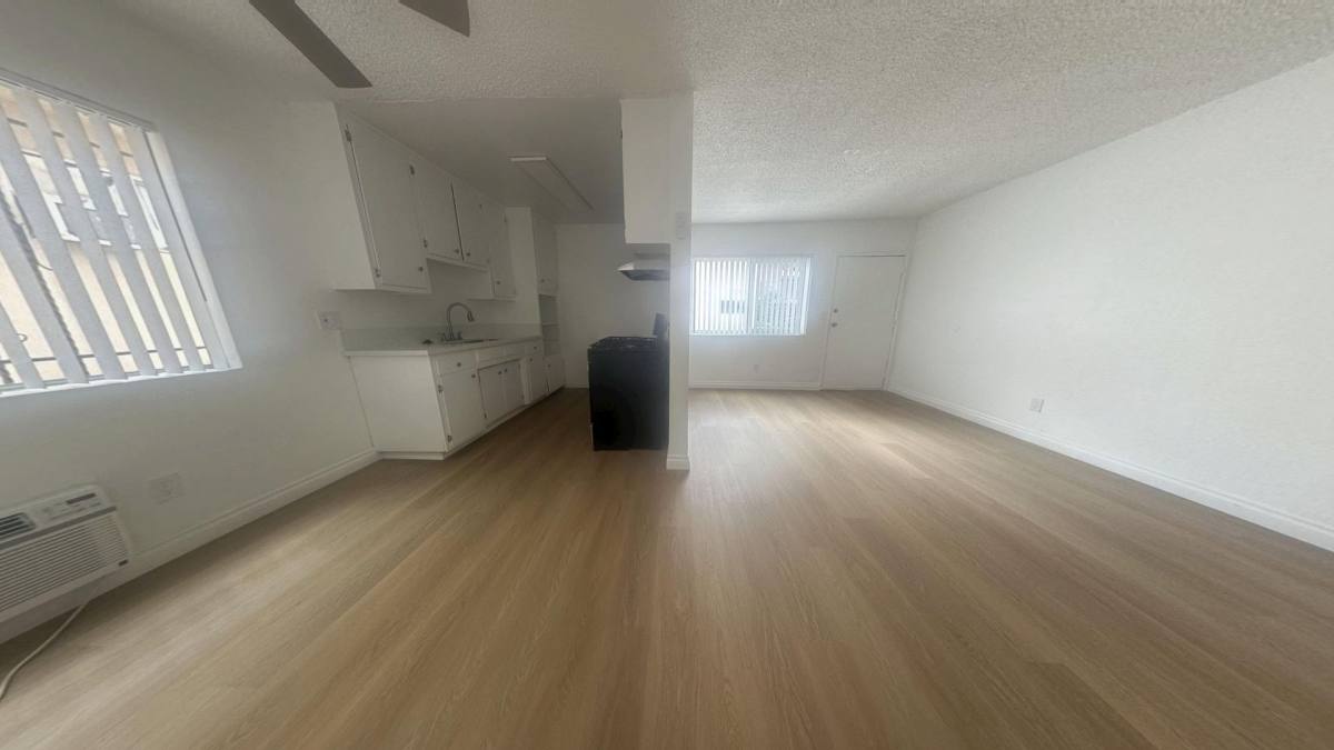 Apartment for rent at 17951 Devonshire St, Northridge, CA 91325