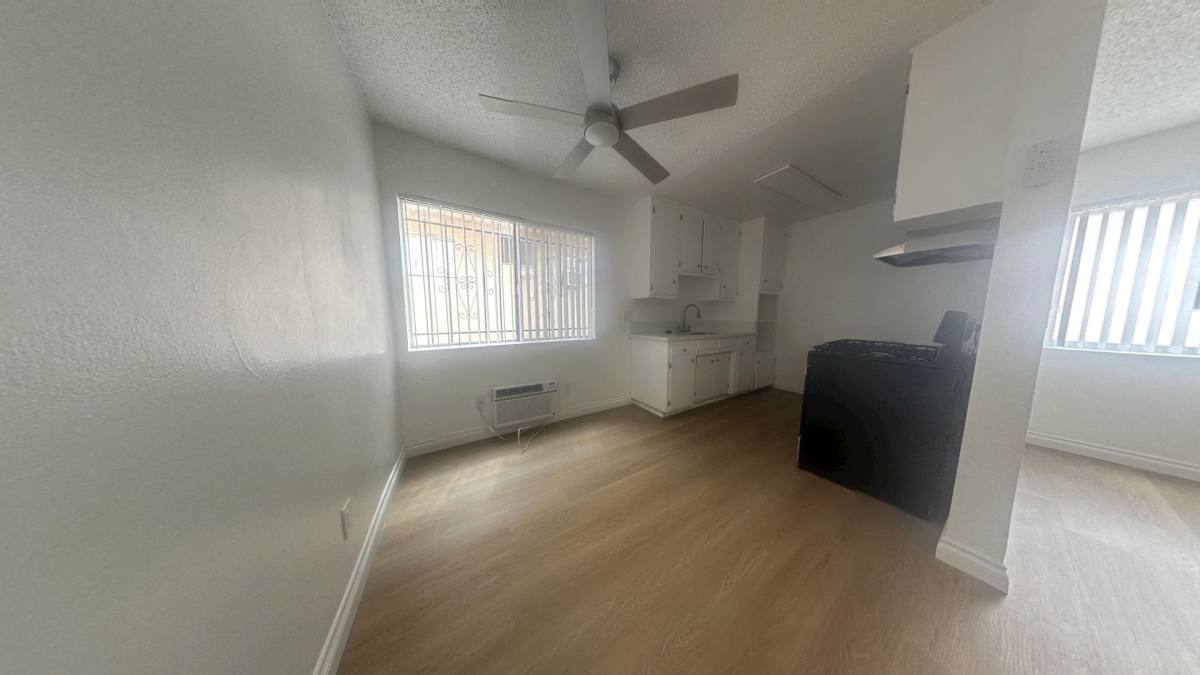 Apartment for rent at 17951 Devonshire St, Northridge, CA 91325