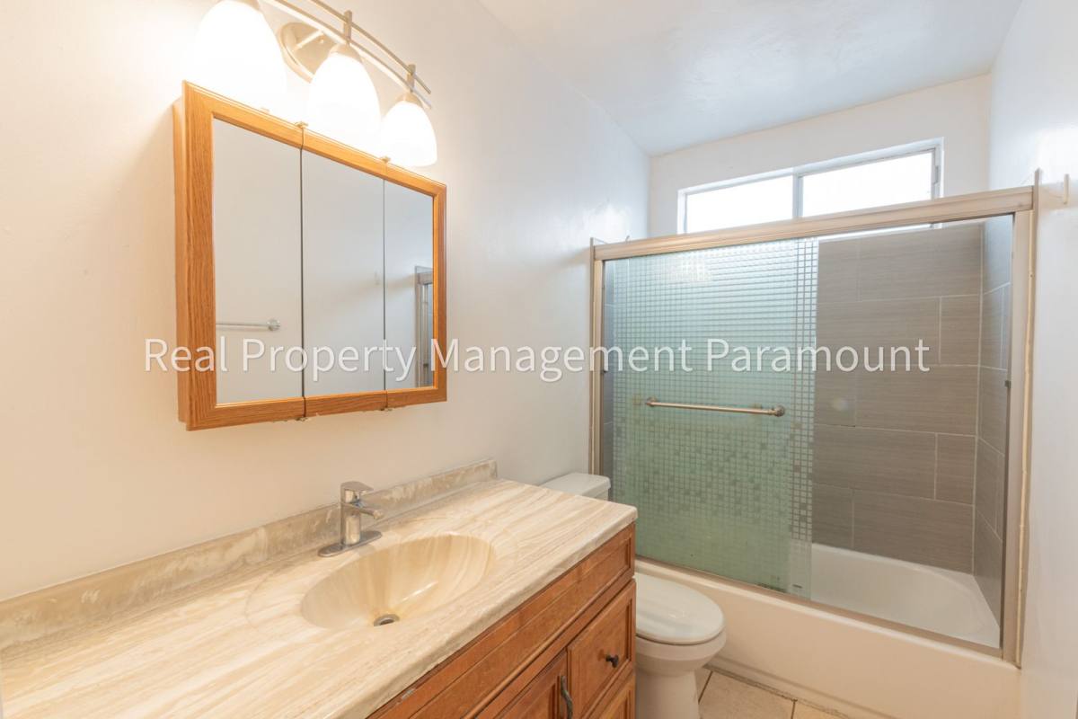 Apartment for rent at 3369 Vinton Ave, Los Angeles, CA 90034