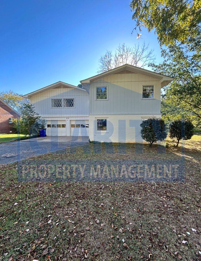 House for rent at 912 Fairmont Ave NW, Cleveland, TN 37311