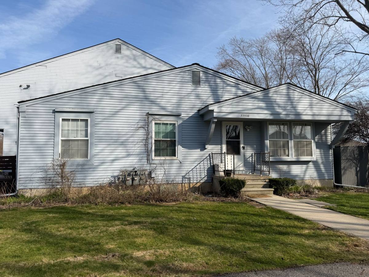 Condo for rent at 33538 Bayview Dr, New Baltimore, MI 48047