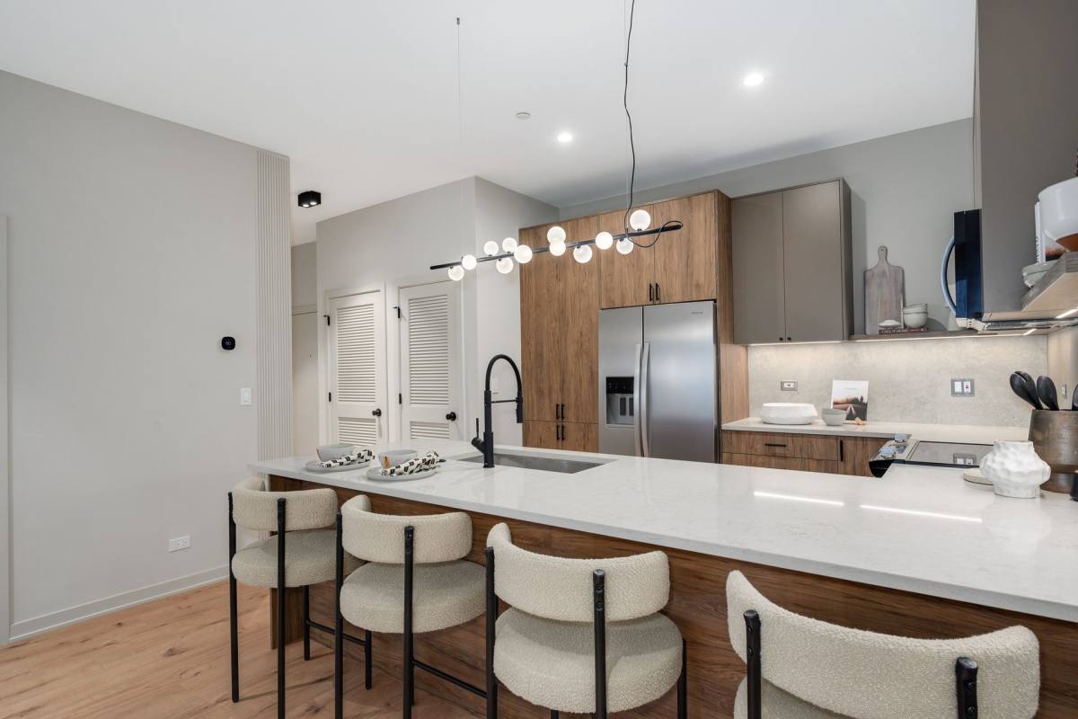 Apartment for rent at 6633 N Milwaukee Ave, Niles, IL 60714